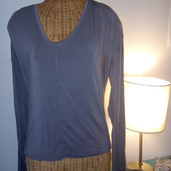 Lululemon Workout shirt - Picture 5 of 5